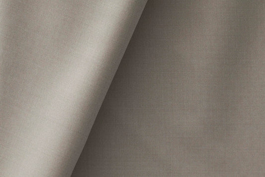 Celebs Poly-Wool Blend: 55% Extrafine Polyester, 45% Merino Wool in Refined Micro Plain Weave for Versatile Menswear