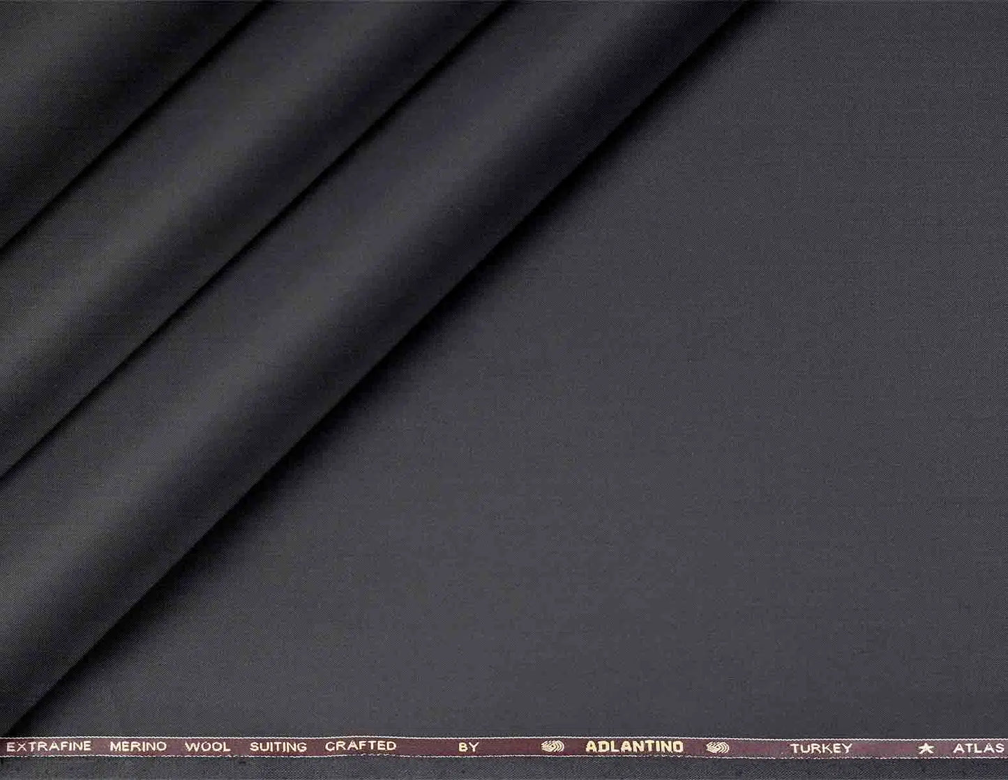 Sophisticated Anthracite Super 100’s Poly-Wool Suiting Fabric for Modern Menswear