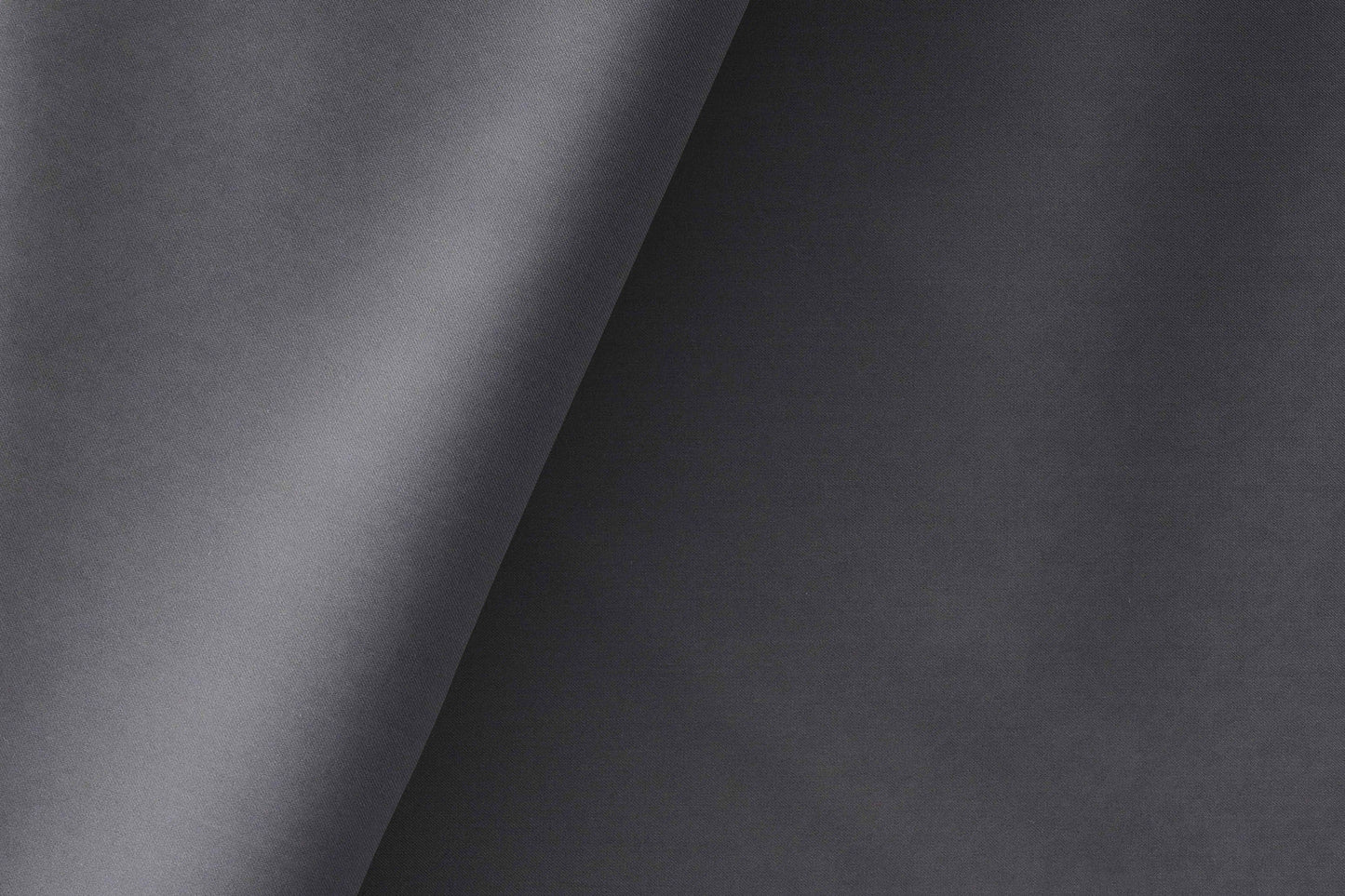 Sophisticated Anthracite Super 100’s Poly-Wool Suiting Fabric for Modern Menswear