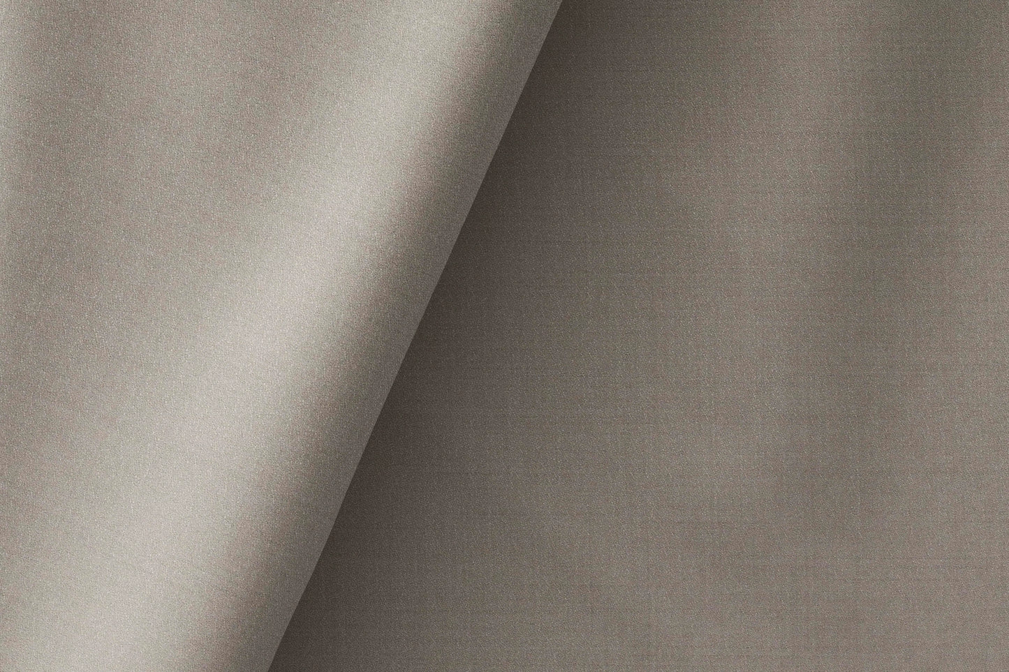 Celebs Poly-Wool Blend: 55% Extrafine Polyester, 45% Merino Wool in Refined Micro Plain Weave for Versatile Menswear