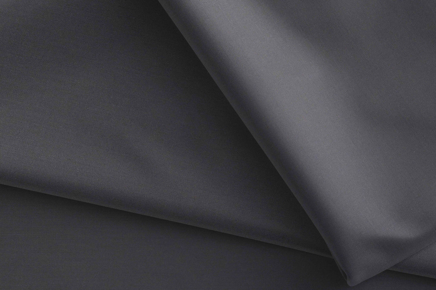 Sophisticated Anthracite Super 100’s Poly-Wool Suiting Fabric for Modern Menswear
