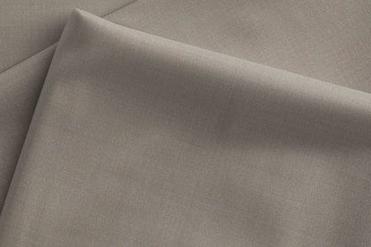 Celebs Poly-Wool Blend: 55% Extrafine Polyester, 45% Merino Wool in Refined Micro Plain Weave for Versatile Menswear